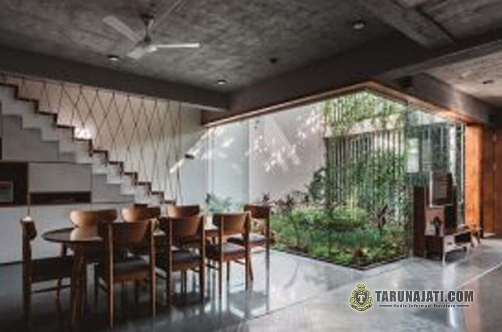 Adanya Tanaman Indoor