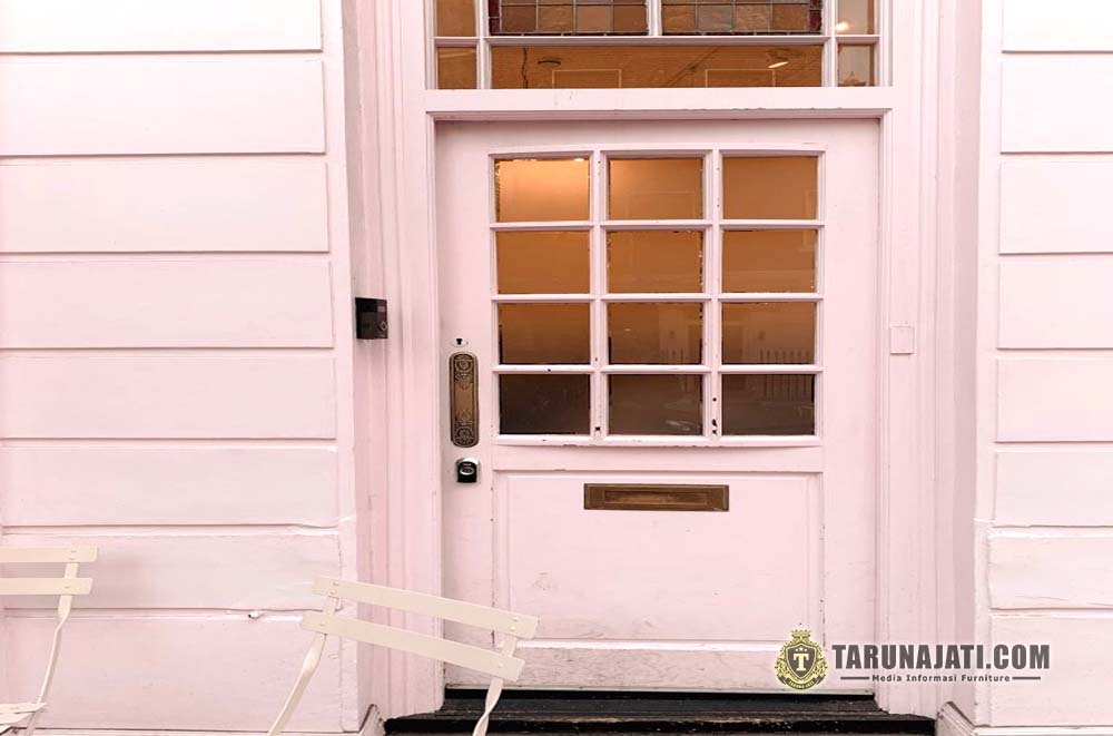 Pintu Bercat Putih Pintu Bercat Putih