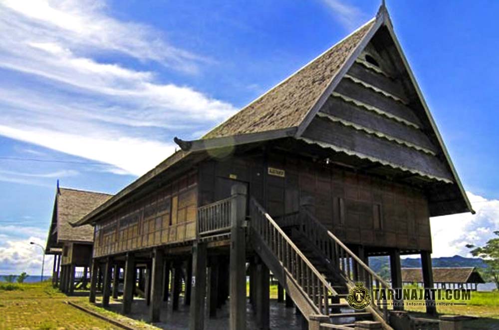 Rumah Adat Suku Mandar